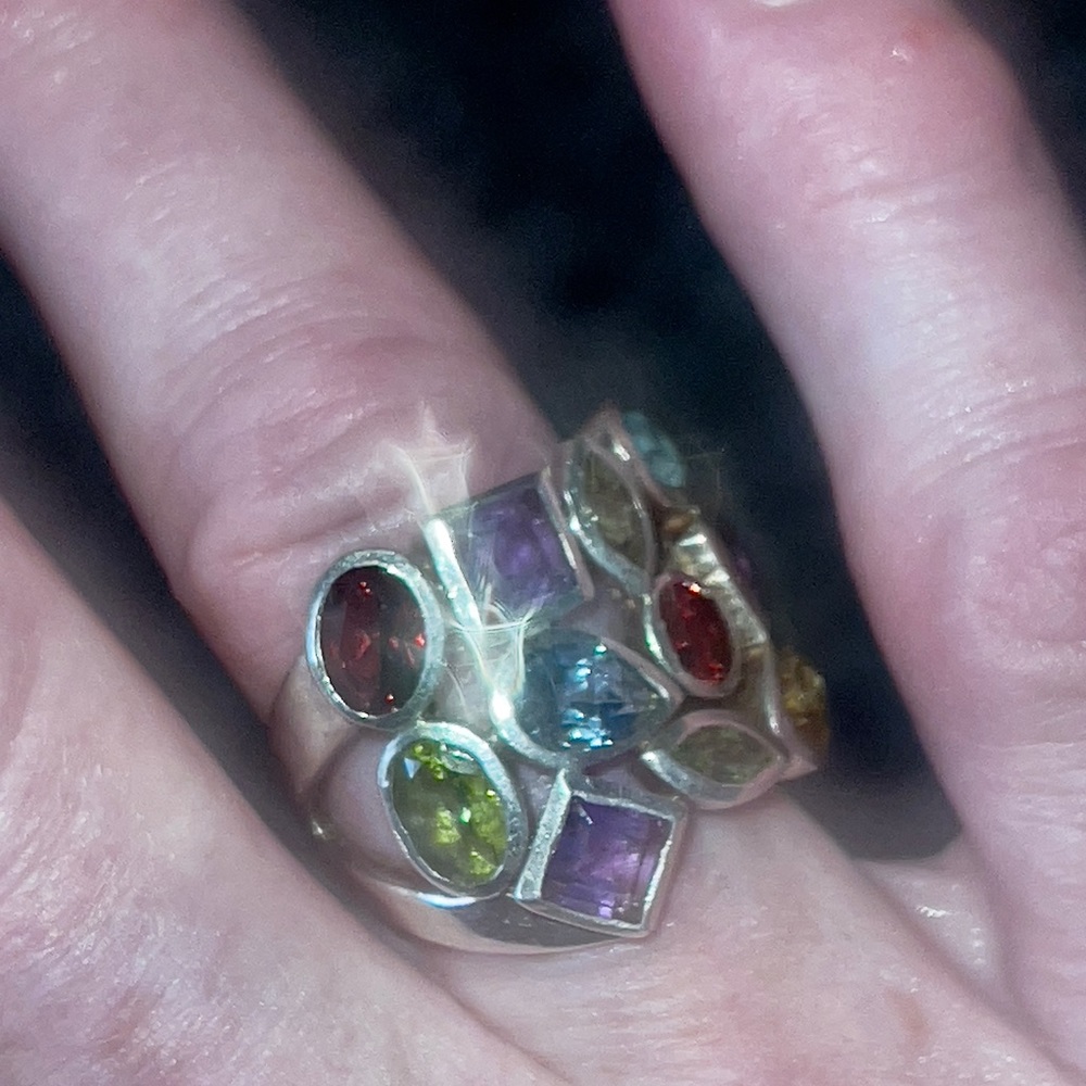BEAUTIFUL MULTI STONE RING - Picture 10 of 14